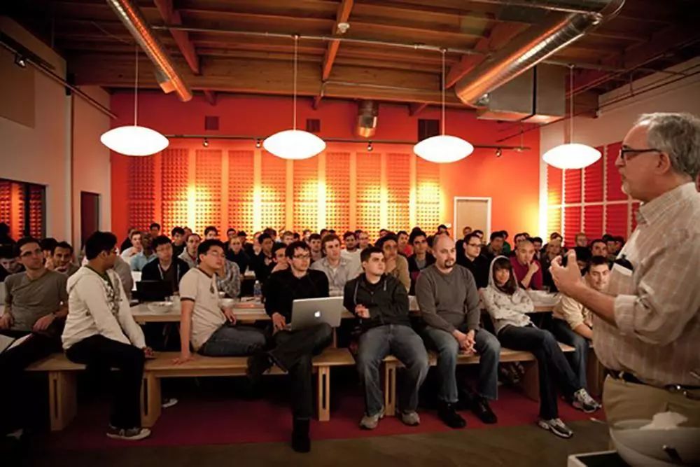 内蒙古科技大学组织开展缅怀革命先烈活动“星空官网”(图1) 星空官网